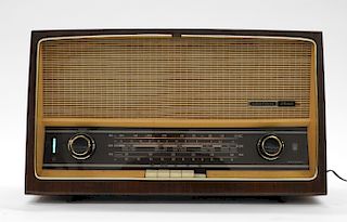 German Grundig 2540 U AM/FM Modern Wood Radio