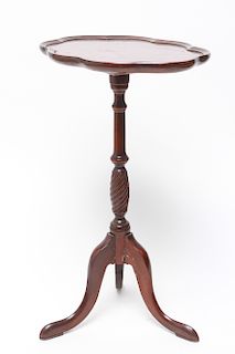 Brandt Mahogany Oval Scalloped Pie Crust Stand