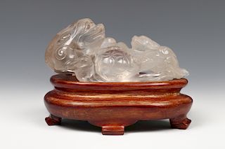 CHINESE CRYSTAL BEAST CARVING WITH STAND