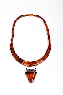SET OF AMBER PENDANT AND NECKLACE