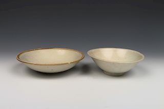 PAIR OF CHINESE CELADON GLAZE DISHES, SONG DYNASTY