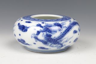 CHINESE BLUE AND WHITE WATER POT