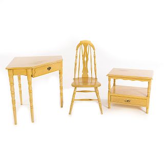 Lote de 3 muebles. Siglo XX. En talla de madera. Decorados con molduras. Consta de  Buró, silla y mesa esquinera.