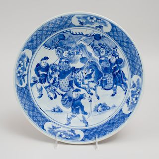 Chinese Blue and White Porcelain Dish Decorated with Battle Scene