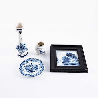Lote de artículos decorativos. Holanda, siglo XX. Elaborados en porcelana y cerámica Delft con detalles en azul cobalto. Piezas: 4