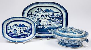 Chinese export porcelain tureen and undertray, etc.