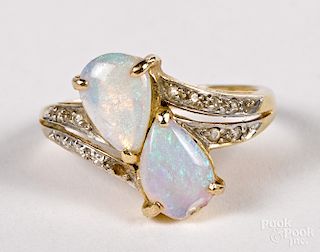 14K yellow gold opal gemstone ring