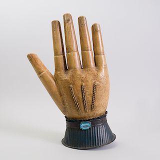 Tôle Peinte Model of a Hand