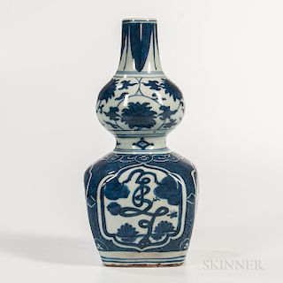 Blue and White Double Gourd Sheng  Vase