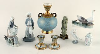 ASSORTED GROUP 9 TABLE ARTICLES INCLUDING LLADRO