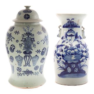 Two Pieces Blue and White Chinese Export Porcelain