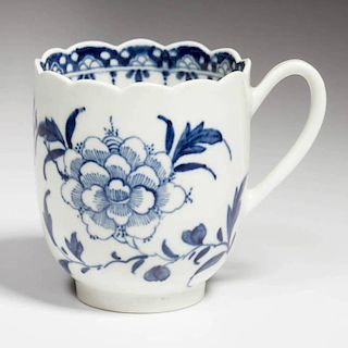ENGLISH WORCESTER PORCELAIN COFFEE CUP, PAINTED IN "MANSFIELD" PATTERN
