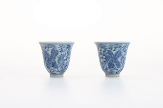 A PAIR OF BLUE AND WHITE PORCELAIN CUP