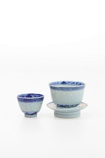 A SET BLUE AND WHITE CUPS AND SAUCER