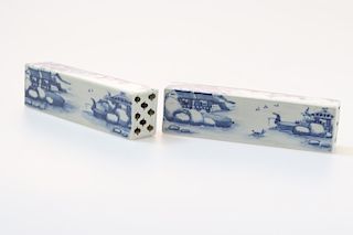 PAIR OF BLUE AND WHITE SCROLL WEIGHTS