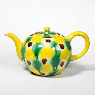 ENGLISH STAFFORDSHIRE POTTERY CREAMWARE YELLOW-GLAZED TEAPOT AND COVER