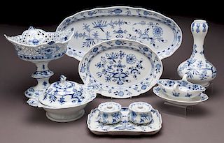 (7) Meissen "Blue Onion" pattern porcelain pieces,