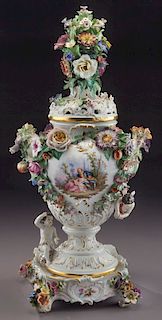 Meissen porcelain lidded urn,