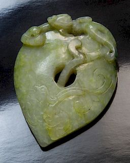 Chinese Ming to Qing carved jade pendant