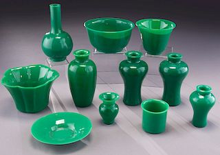 (11) Green Peking glass table decorations,