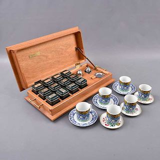 Caja de té en madera, platos base y tazas. Alemania y Singapur. Elaborado en porcelana Kaiser y HJ. Design.