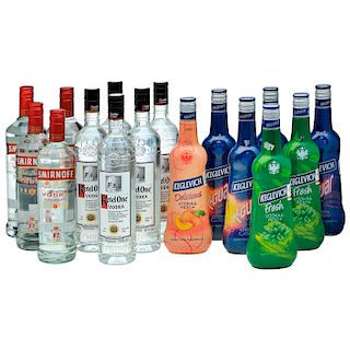 16 botellas de Vodka. Consta de: a) Keglevich. Delicius. República Checa. b) Ketel One. Holanda. Piezas: 5. c) Smirnoff. Tri...
