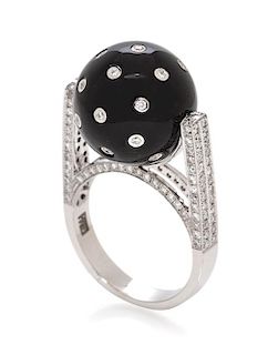 An 18 Karat White Gold, Onyx and Diamond Spinning Sphere Ring, 6.00 dwts.