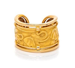 * An 18 Karat Yellow Gold Elephant Motif Ring, Carrera y Carrera, 4.50 dwts.