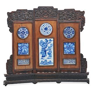 CHINESE THREE-PANEL PORCELAIN TABLE SCREEN