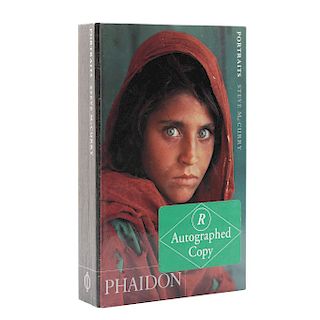 McCurry, Steve. Portraits. London: Phaidon, 1999. Firma de Steve McCurry. Primera edición.