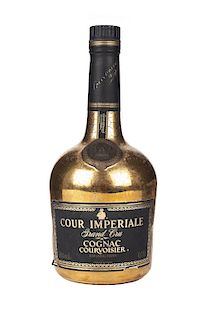 Courvoisier. Cour Imperiale. Cognac Francia. De los años 60's  y con recubrimiento de hoja de oro en la botella.