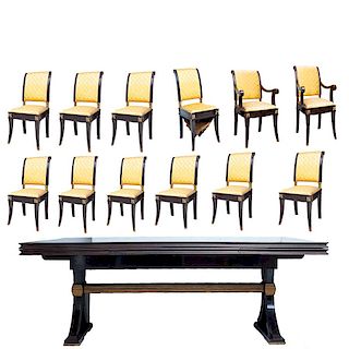 Comedor.Mediados del siglo XX.Elaborado en madera tallada,con detalles en esmalte dorado. Consta de: Mesa,2 sillones y 10 sillas.Pzs:13