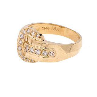 Anillo con diamantes en oro amarillo de 18K. 16 acentos de diamantes. Talla: 6 1/2 anillo. Peso: 4.6 g.