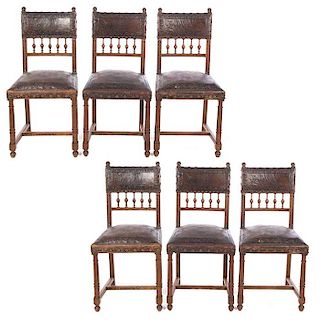 Lote de 6 sillas. Francia. Siglo XX. Estilo Enrique II. En talla de madera roble. Con tapicería de piel color marrón.