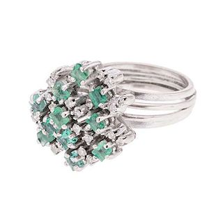 Anillo con esmeraldas y diamantes en plata paladio. 11 esmeraldas corte cojín 0.88ct. 20 acentos de diamantes. Talla: 6 anillo...