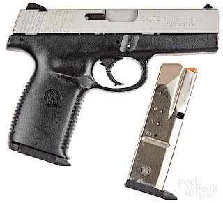 Smith & Wesson model SW40V semi-automatic pistol
