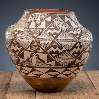 Acoma Pottery Olla, Deaccessioned From the Hopewell Museum, Hopewell, NJ
