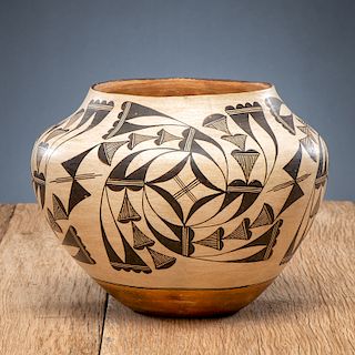 Mary Histia (Acoma, 1881-1973) Pottery Jar