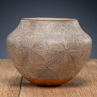 Lucy Lewis (Acoma, 1890-1992) Fine Line Pottery Jar