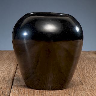 Maria Martinez (San Ildefonso, 1887-1980) Blackware Pottery Vase