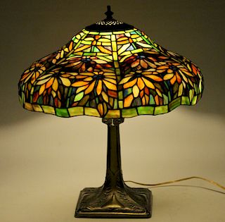 TIFFANY STYLE LEADED GLASS TABLE LAMP
