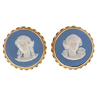 A Pair of Gent's Wedgwood Blue Cufflinks in 14K