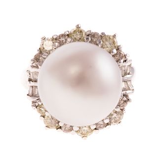 A Ladies South Sea Pearl & Diamond Ring in 14K