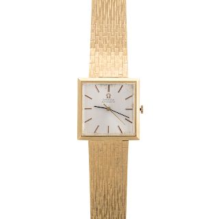 A Gentlemen's Omega Watch in 18K Gold