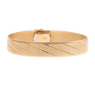 A Ladies 18K Wide Flexible Gold Bracelet