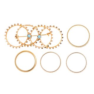A Collection of Wedding Bands & Circle Pin in 18K