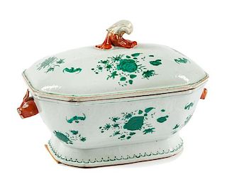 A Chinese Export Porcelain Tureen Width 13 1/2 inches.