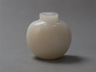 Chinese carved white jade snuff bottle. 