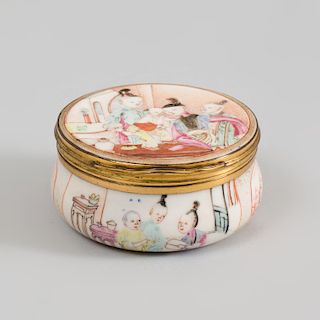 Chinese Export Porcelain Famille Rose Snuff Box with Gilt-Metal Mounts