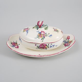 Mennecy Porcelain Sauce Tureen on Fixed Stand and Cover